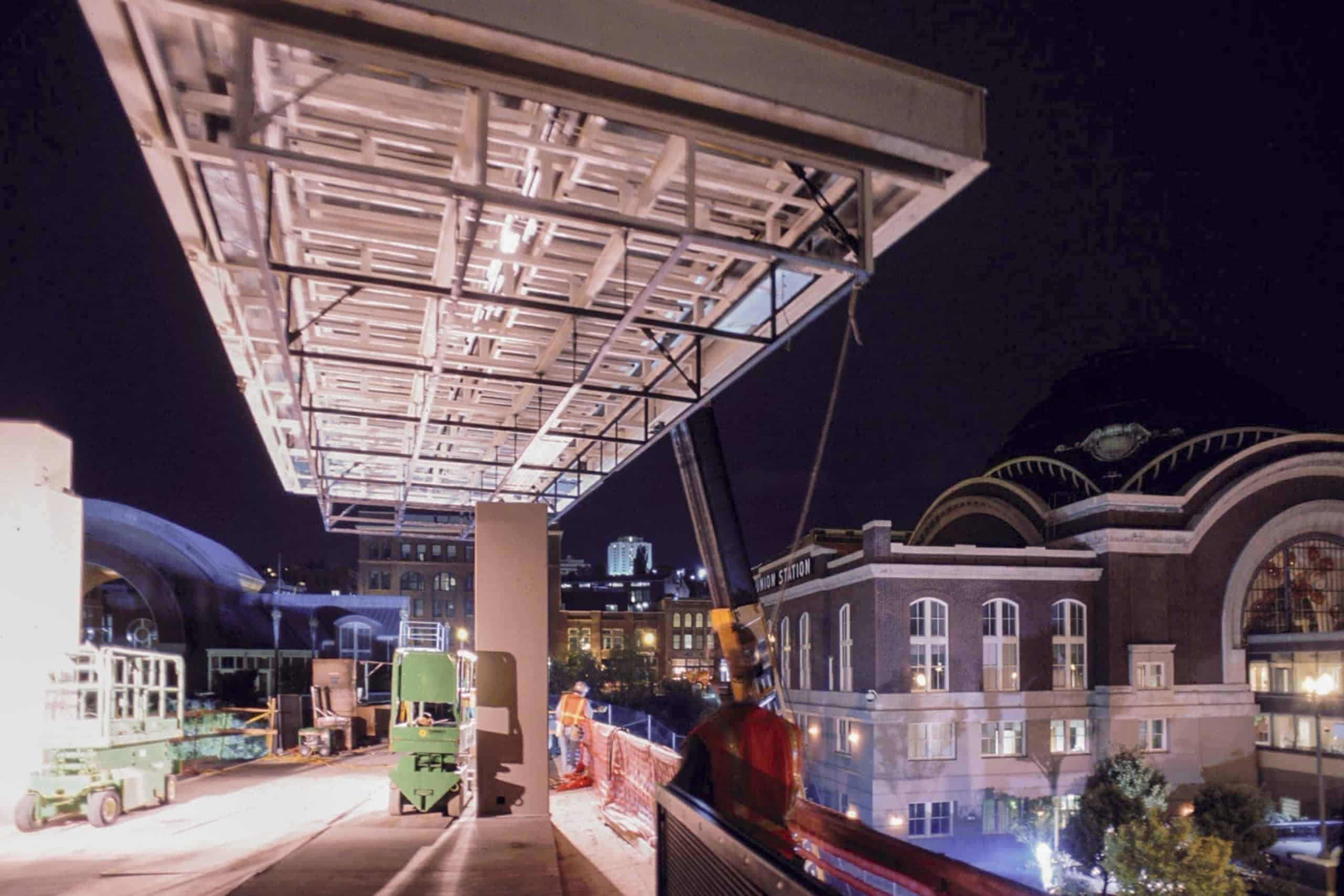 Zahner field construction crew installs the Seaform Pavilion for the Chihuly Bridge of Glass