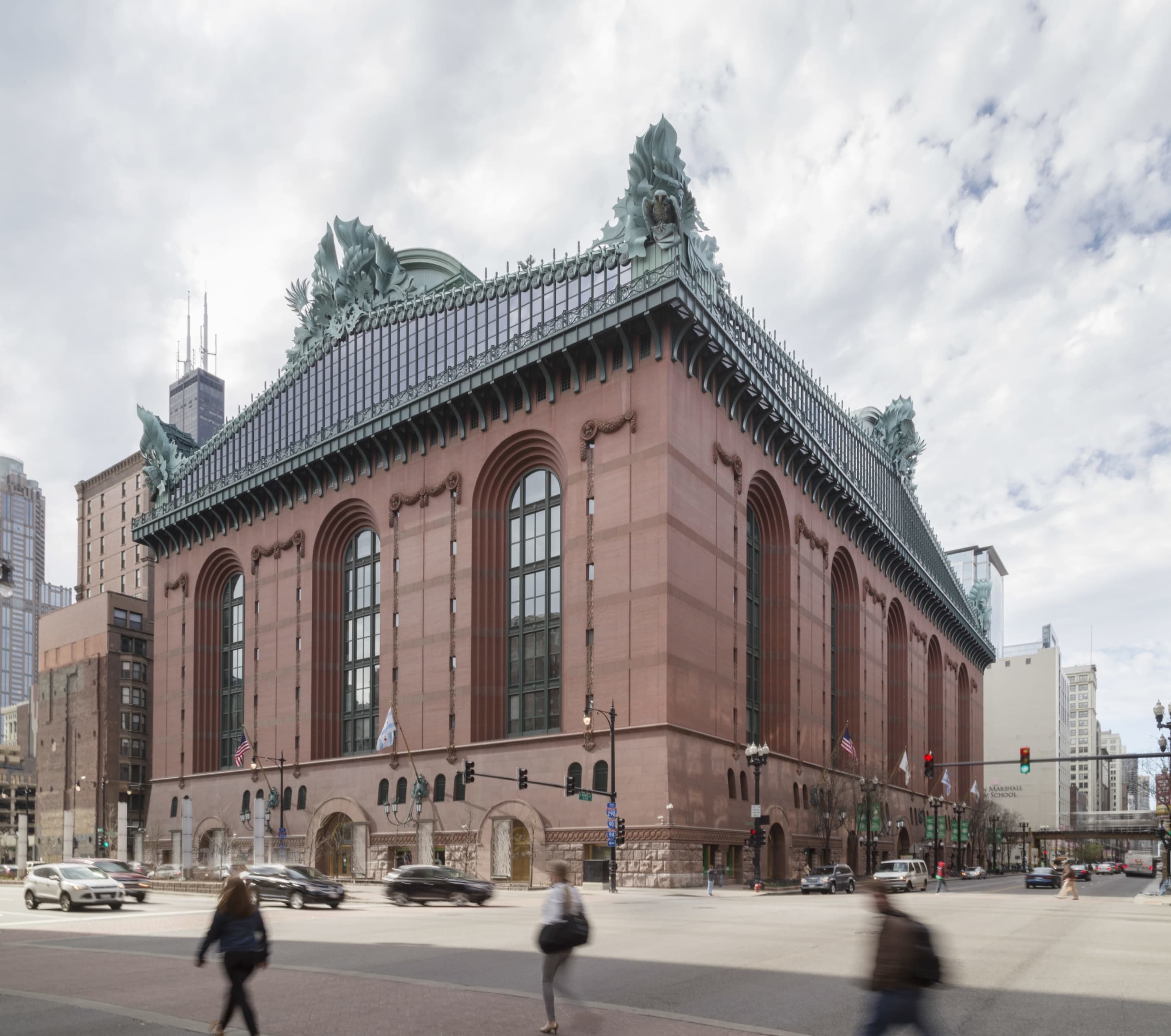 Harold Washington Library photographed in 2015, twenty-five years after manufacturing.