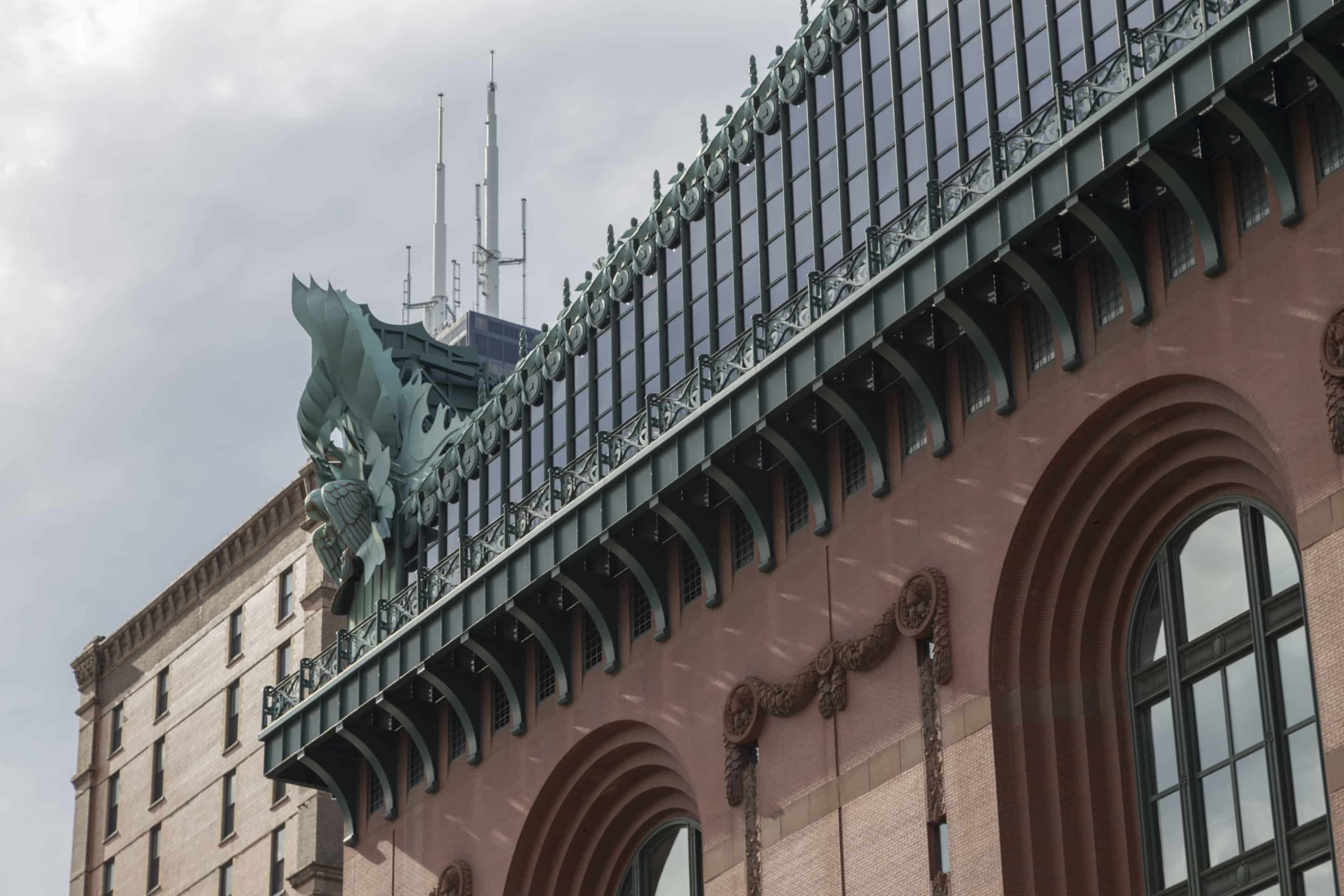 Harold Washington Library photographed in 2015, twenty-five years after manufacturing.