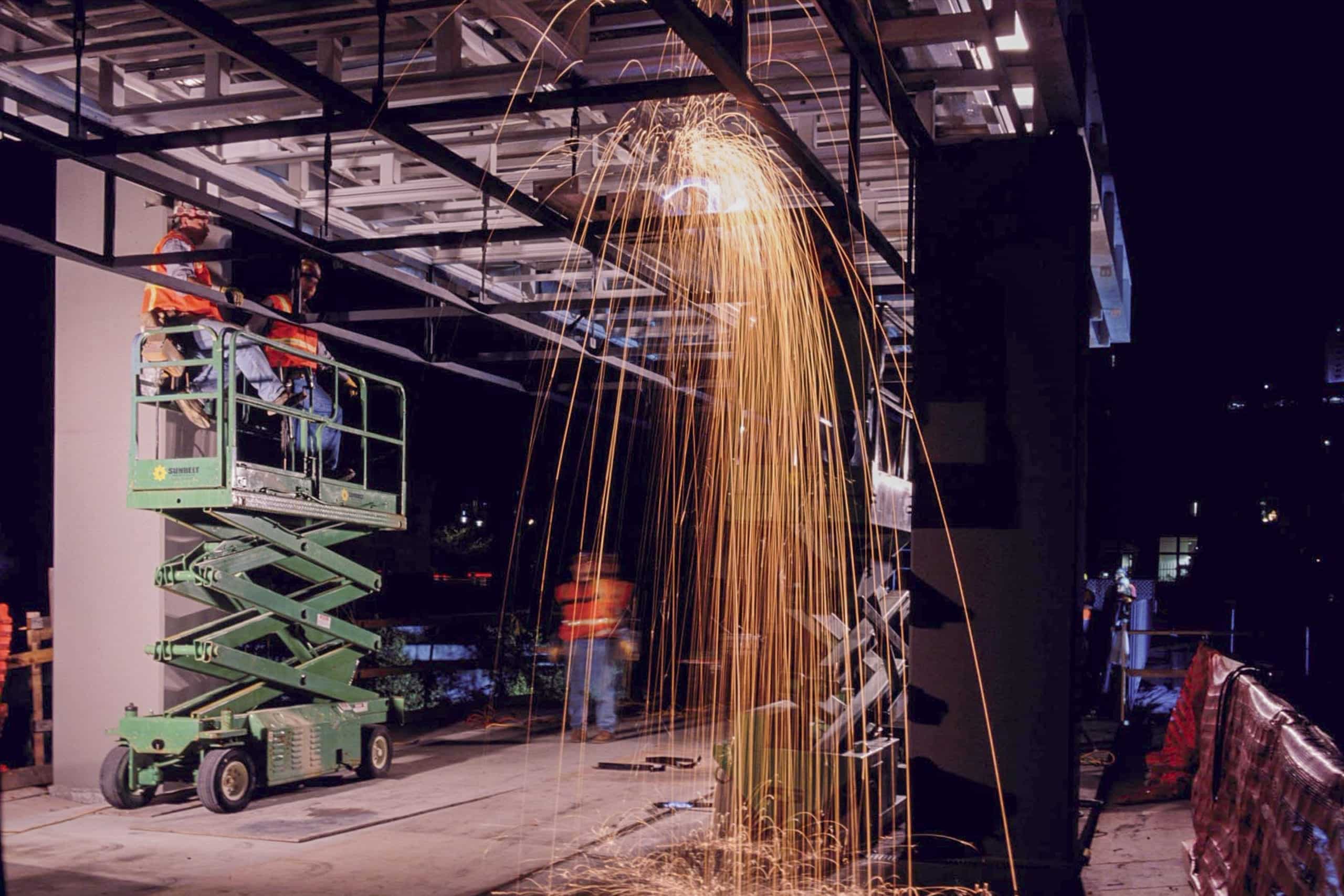 Zahner field construction crew installs the Seaform Pavilion for the Chihuly Bridge of Glass