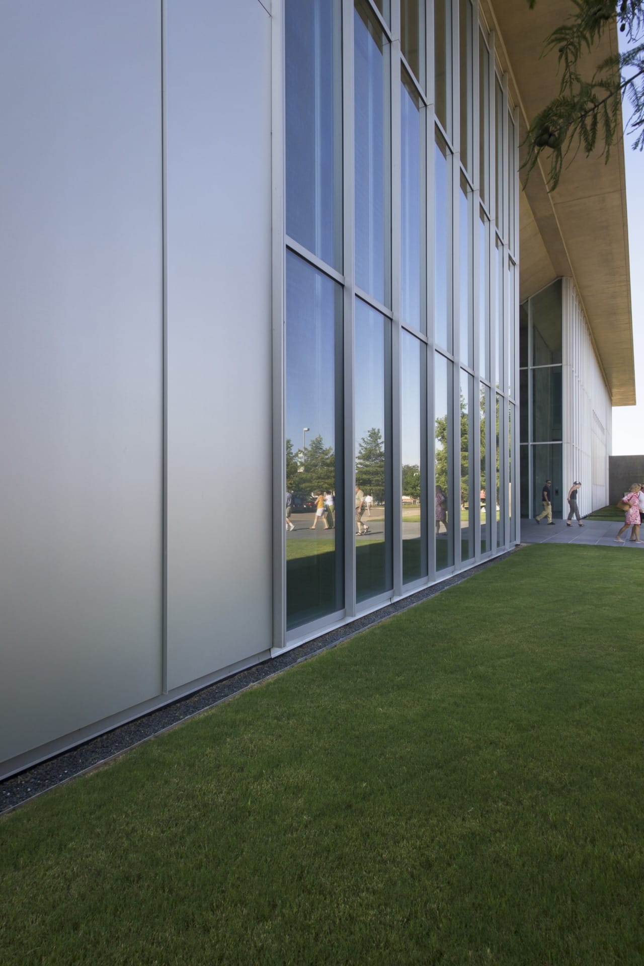 Detail of the aluminum surface at the main entrance of The Modern