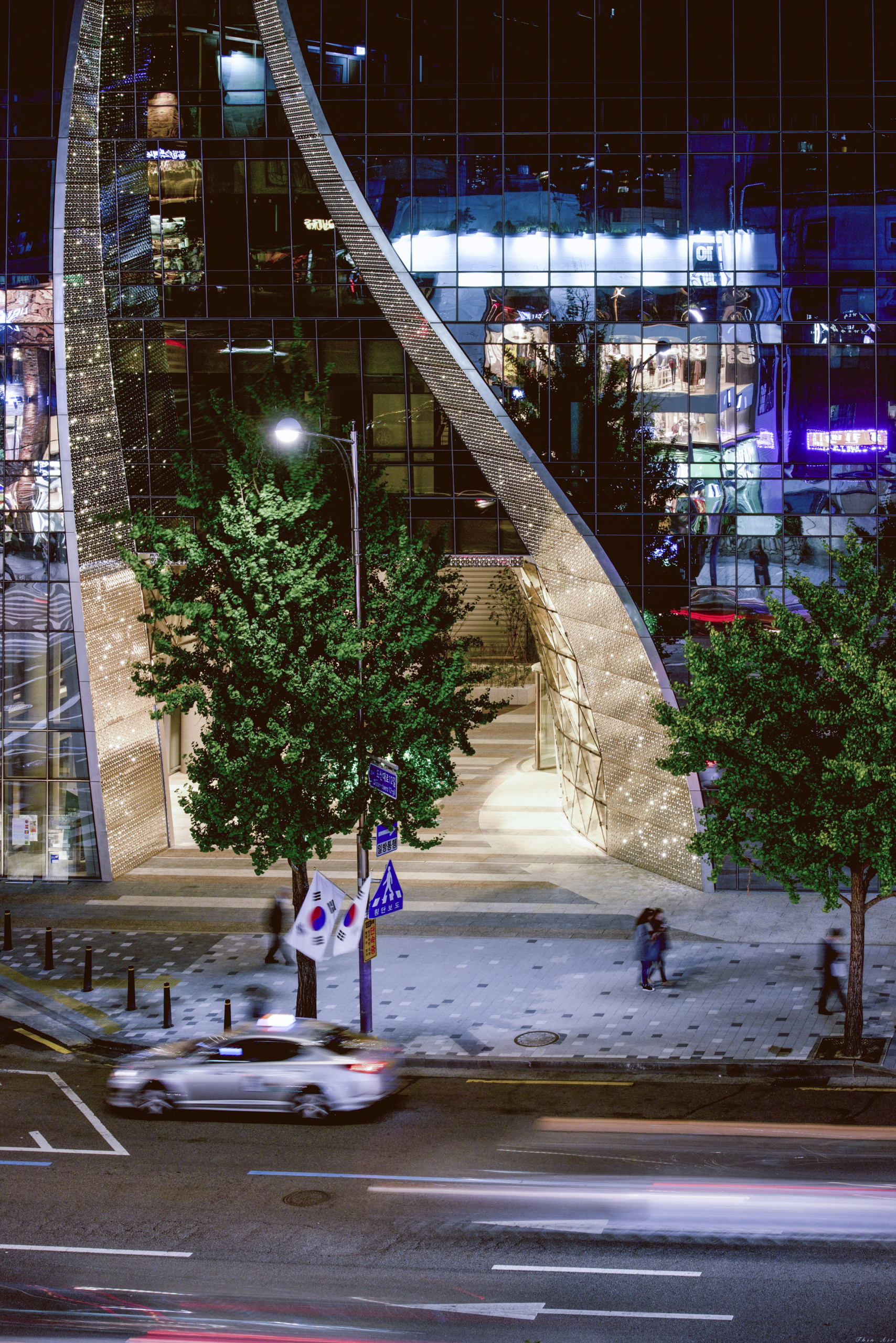 Curved metal facade of Harim Group Headquarters in Seoul.